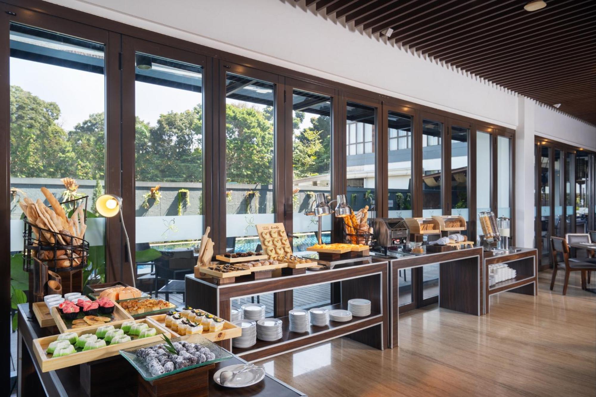 Hotel Santika Sukabumi Bagian luar foto